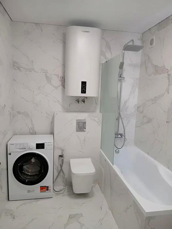 Central Location Apartment in A5 Complex with Quality Renovation