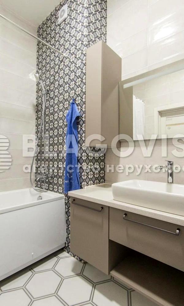 Designer Renovated Apartment in French Quarter Complex
