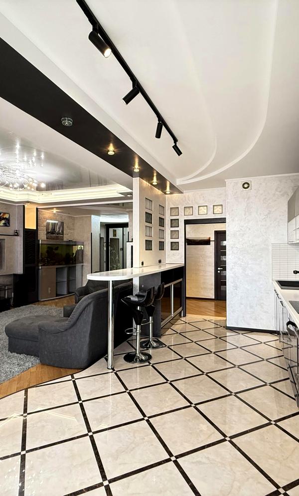 Exclusive 3-bedroom apartment with panoramic view in Obolon, Kyiv