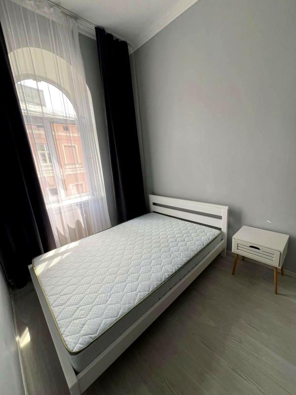 City Center 1-Bedroom Apartment on Krakivska Street