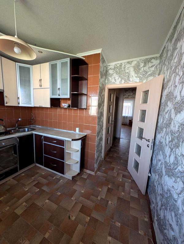 3-Room Apartment in Sunny Microdistrict, Near Industrialna Metro