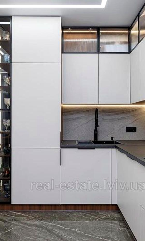 Designer Renovated Apartment with Floor Heating