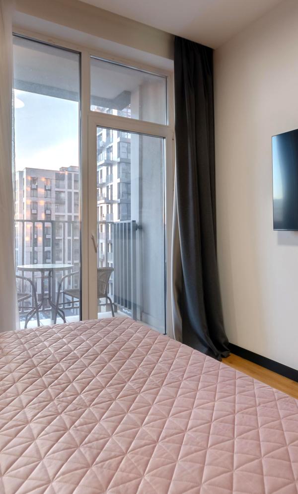 Modern 1-Bedroom Studio Apartment in Kyiv City Center