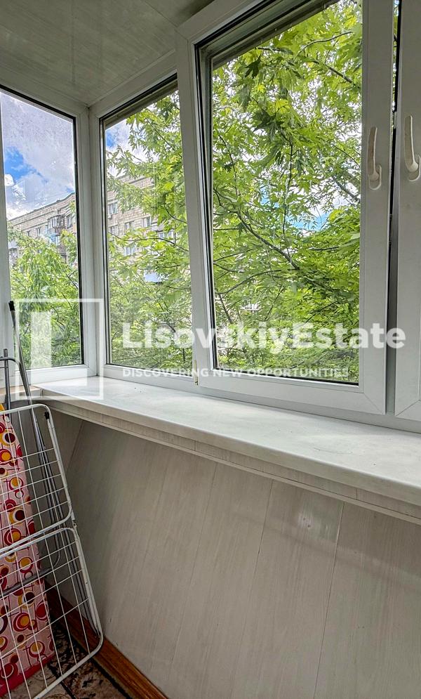 1-Room Apartment on Beresteysky Prospect, Fully Equipped