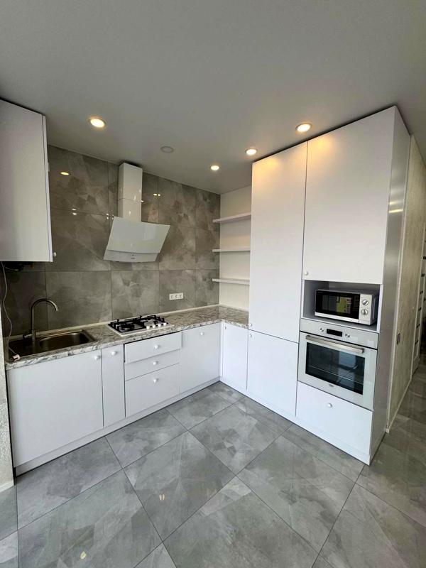 Stylish 2-bedroom apartment in Strumok residential complex