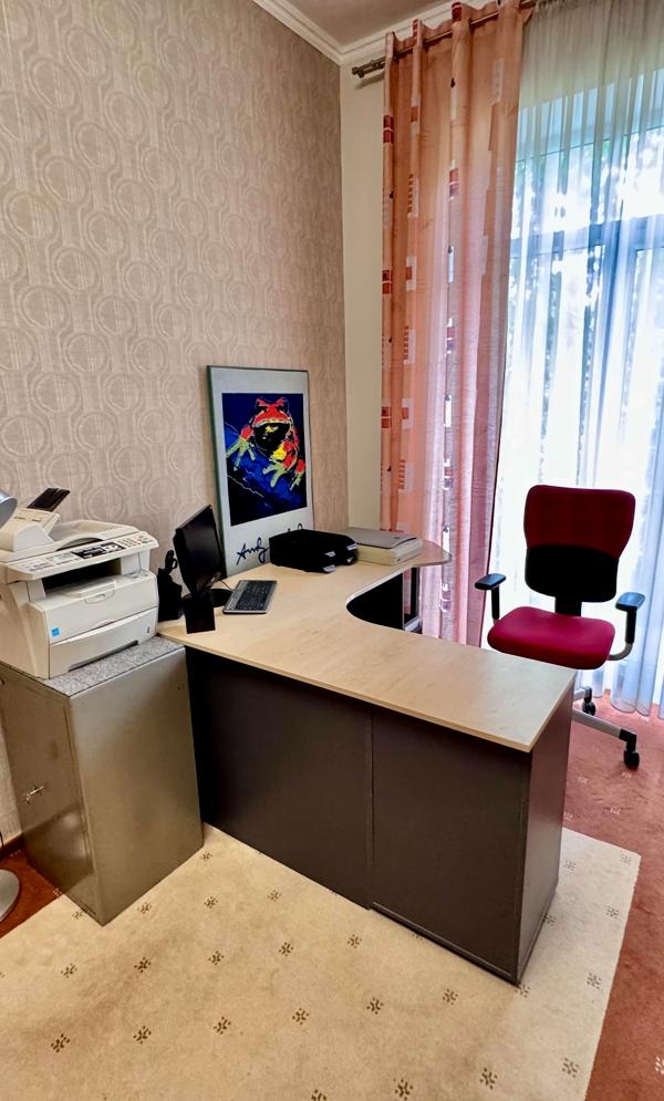 Spacious 4-Room Apartment near Botanical Garden with Jacuzzi