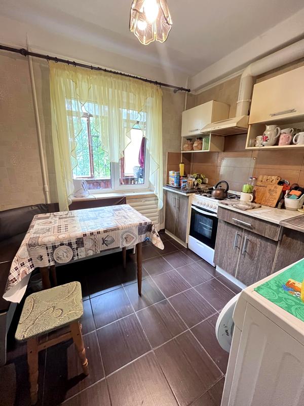 1-Bedroom Apartment near Ice Arena and Market
