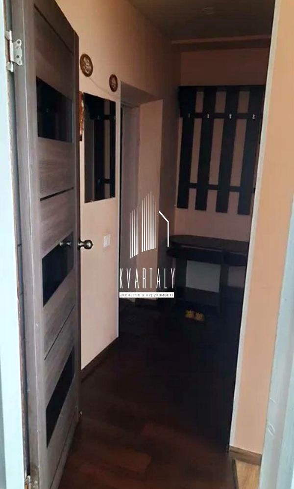 2-Room Apartment with Modern Renovation on Bilorus'ka Street