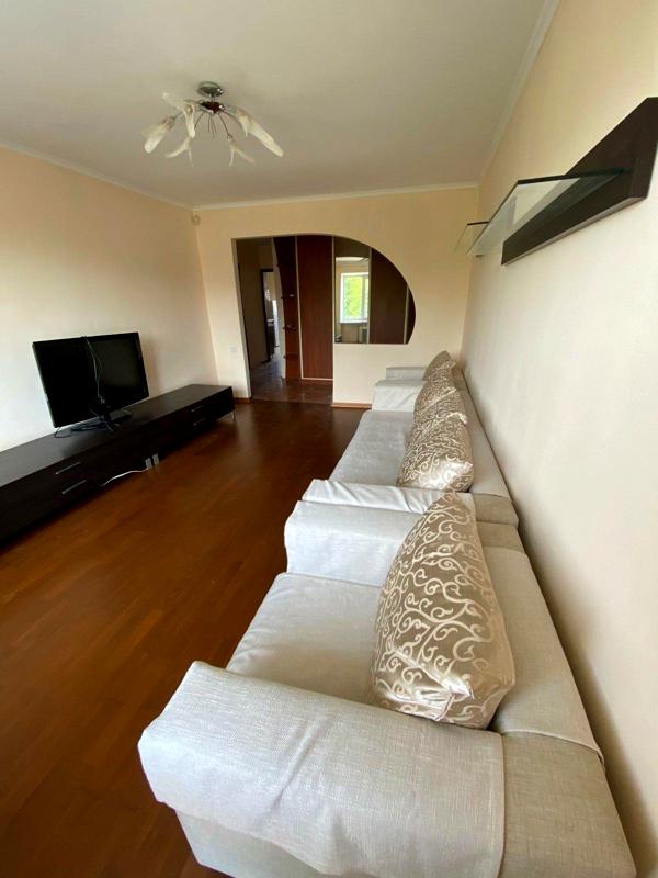 Spacious 3-Room Apartment with Euro Renovation and Modern Amenities