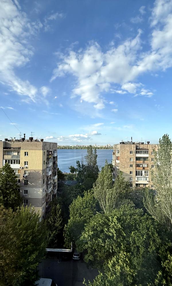 2-бөлмелі пәтер жеке бөлмелерімен және балконымен