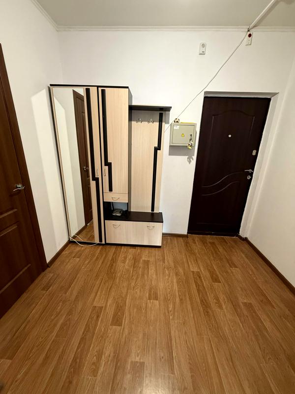 2-Room Apartment near Poznyaki Metro, Clean and Well-Maintained