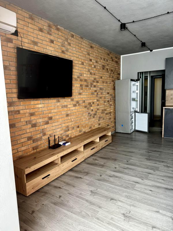 1-Bedroom Apartment in Sofiivska Borshchahivka, Modern Loft Style