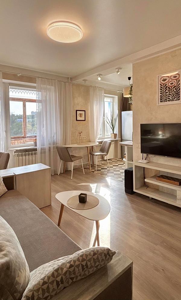 2-Room Apartment near Zvirinetska Metro with Modern Renovation