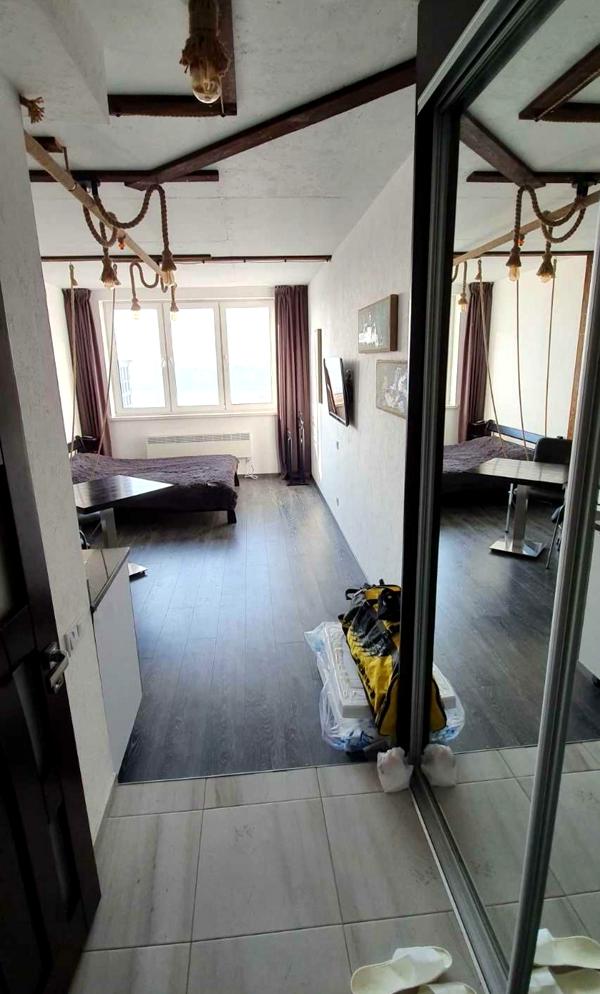 Stylish View Studio Apartment near Metro