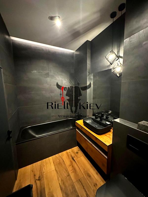 Designer Loft Apartment in City Center near Bessarabsky Market