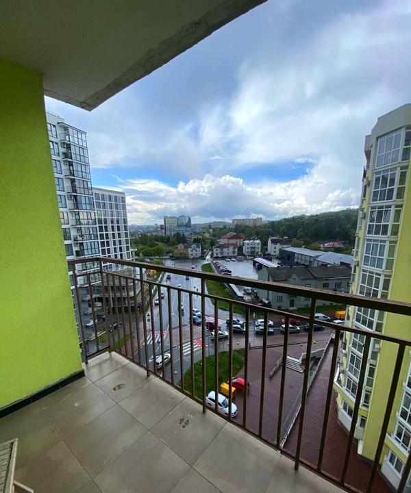 Modern 2-Room Apartment near City Center with Balconies