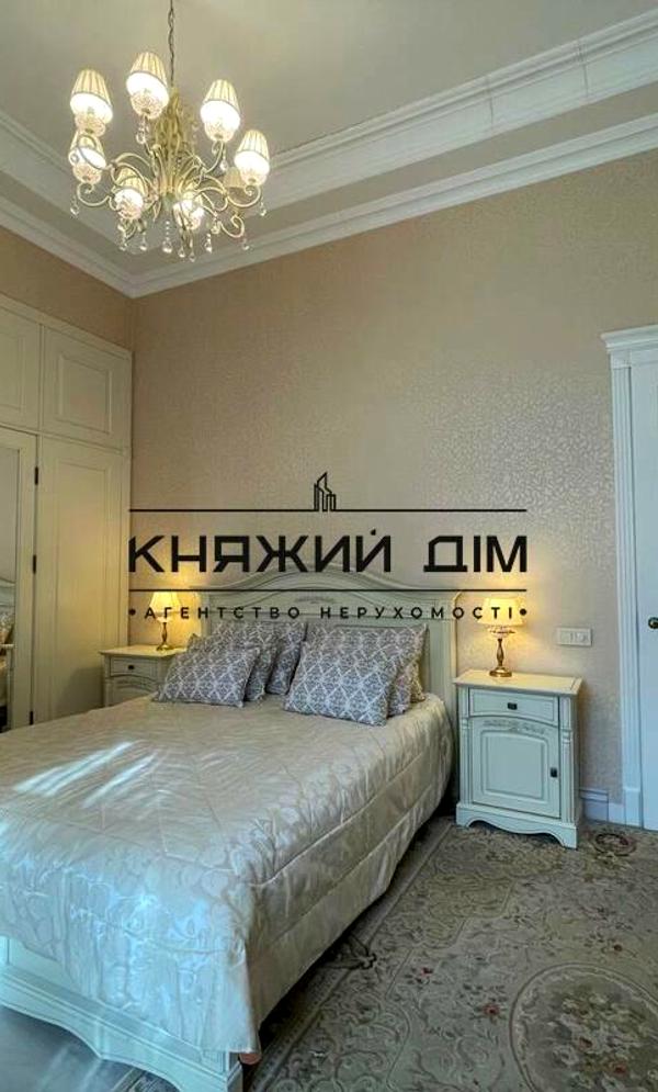 2-Room Apartment in Holosiivskyi District, Antonovycha Street