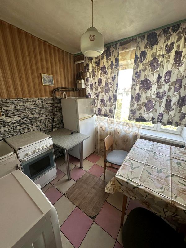 1-Bedroom Apartment near Livoberezhna Metro, Quiet Area