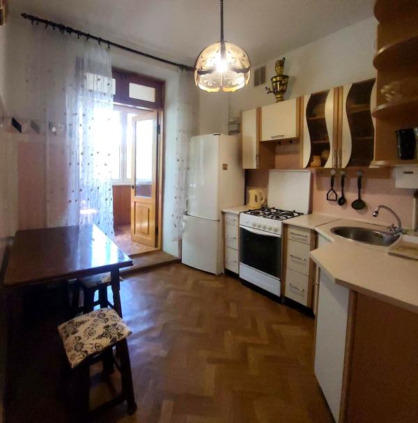 2-Room Apartment on 7th Line of Bolshoy Fontana, Stalinka-style Building