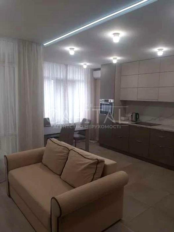 3-bedroom apartment in Galaktyka Complex with designer renovation