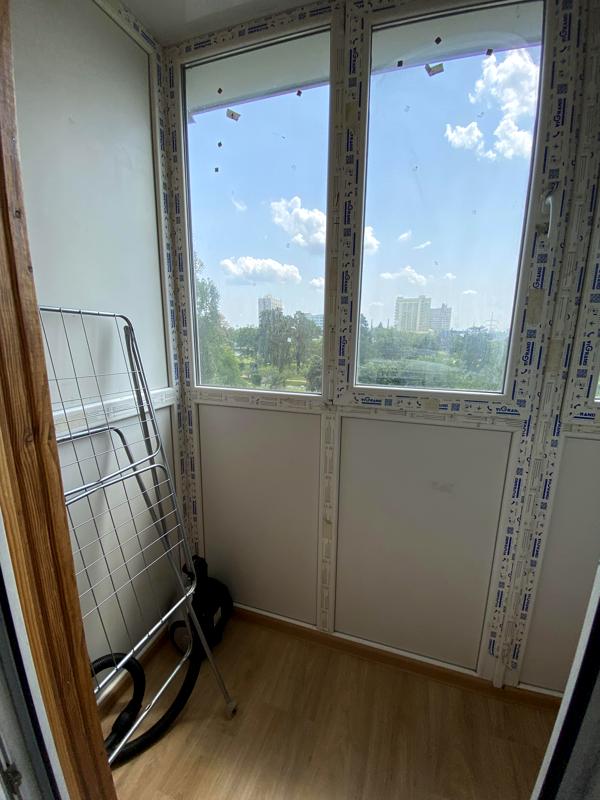 1-Bedroom Apartment Near Chernihivska Metro with Park Proximity