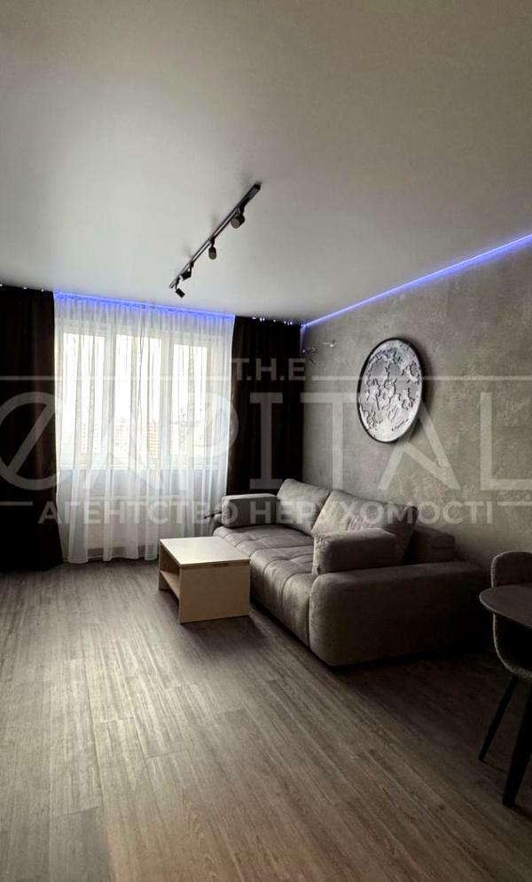 Designer 2-bedroom apartment in Holosiivskyi residential complex, Kyiv