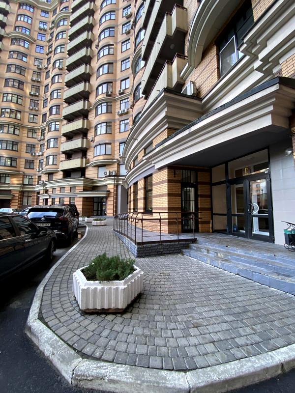 2-Bedroom Apartment in Pechersk, Business Class Building with Excellent Amenities