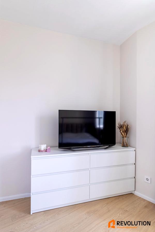 Modern 1-Room Zoned Studio in Podilskyi District