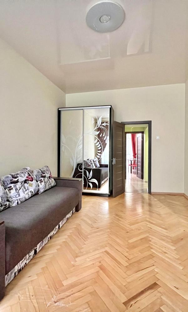 2-Room Apartment on Meretyna Street with Full Furnishing and Renovation