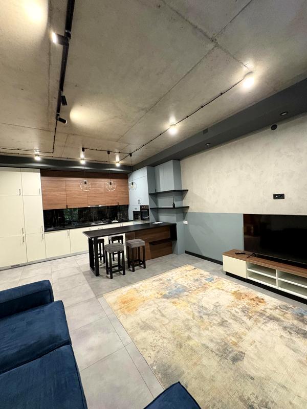 Spacious 1-Bedroom Apartment on Stusa Street with Park View
