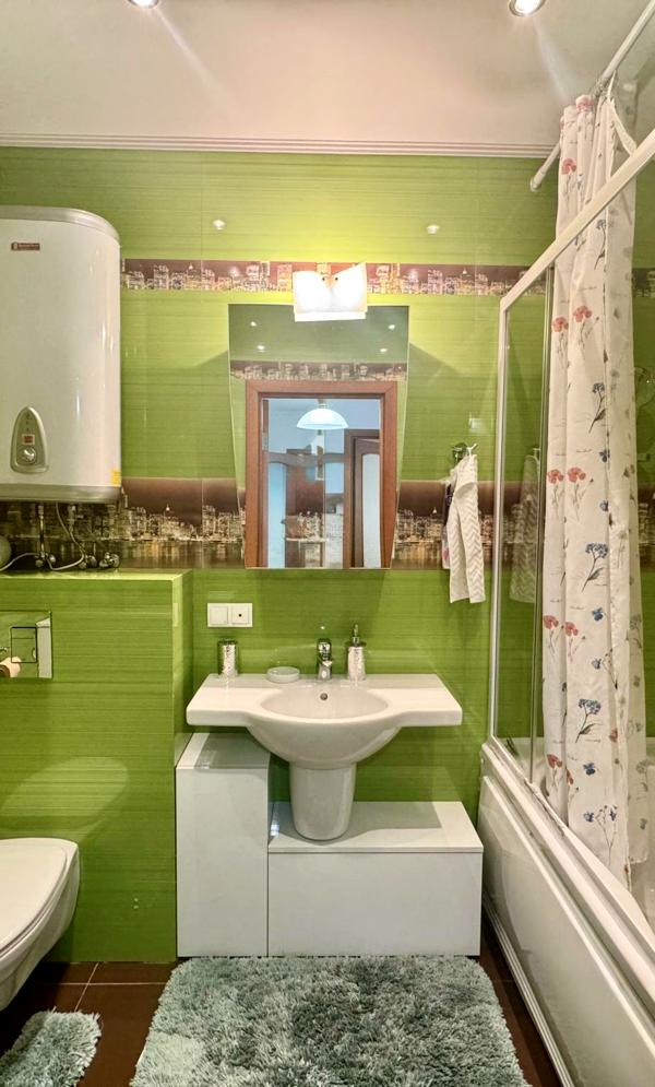 Cozy 1-Room Apartment in Kyiv City Center with Balcony and City View