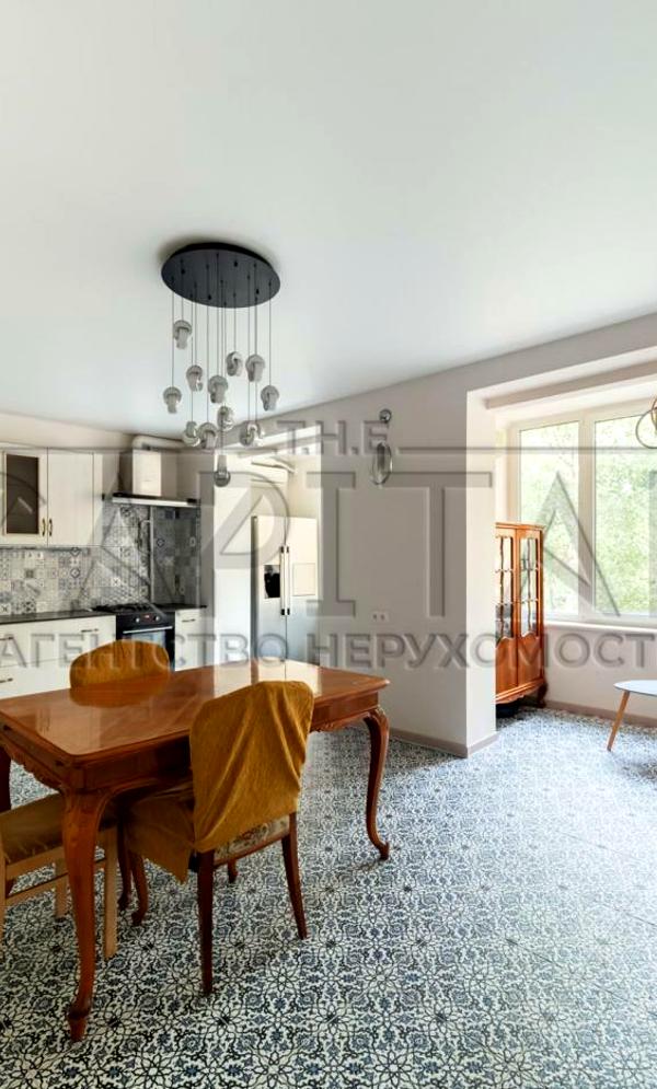 Spacious 3-Room Apartment in Pechersk District, Kyiv