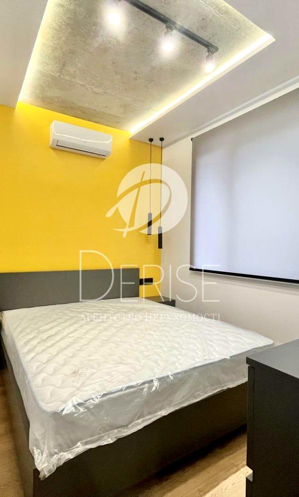 Modern 2-Room Studio Apartment near Beresteiska Metro with Balcony