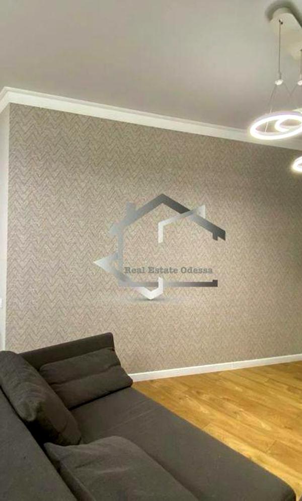 2-Bedroom Apartment near Shevchenko Park with Sea View