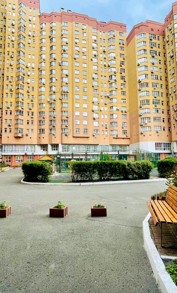 Spacious 2-room apartment near Poznyaki metro with great view