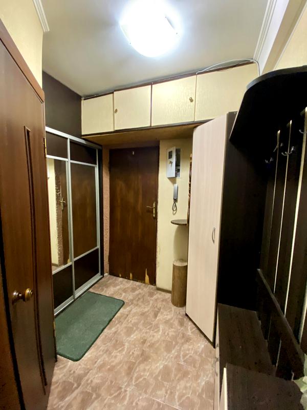2-Room Apartment in Dniprovskyi District, Convenient Location
