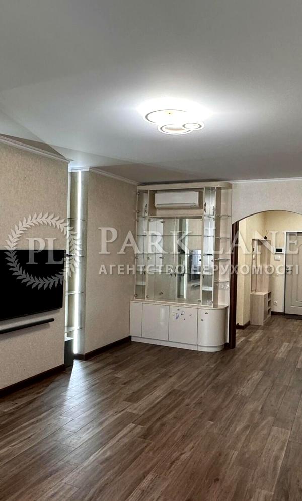 Spacious 3-Room Apartment with High-Quality Renovation and Full Amenities