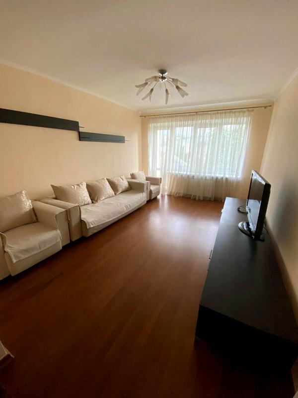 Spacious 3-Room Apartment with Euro Renovation and Modern Amenities