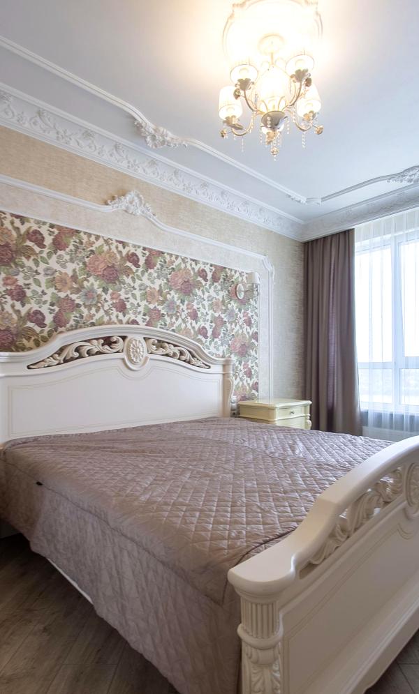 Classic Apartment with Dnieper River View