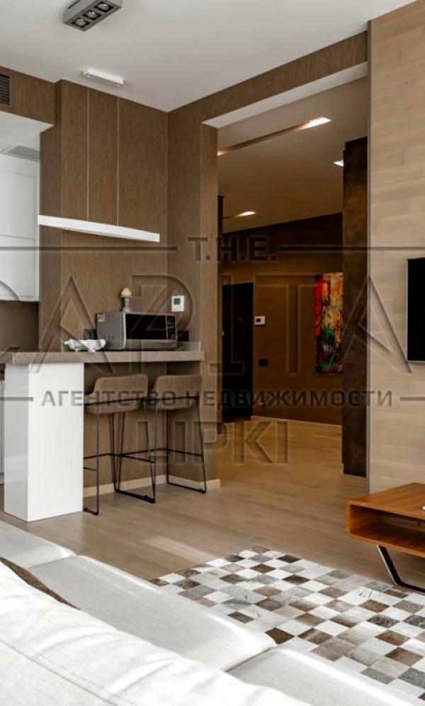 Designer 3-Room Apartment in Novopecherski Lipki Complex, Kyiv