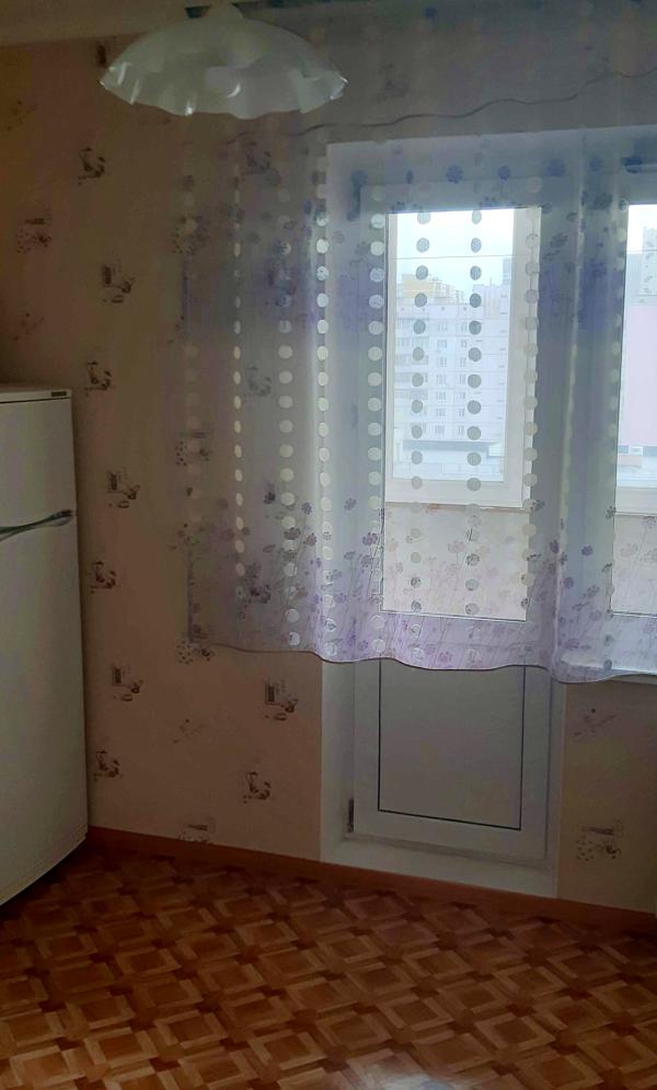 Bright, Warm Apartment with Full Appliance Set