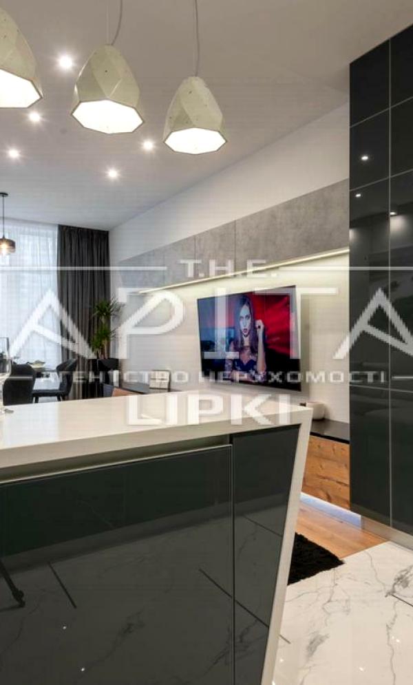 Modern 3-Room Apartment with Unique Designer Interior