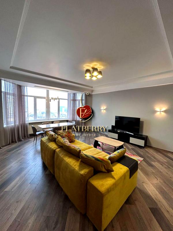 3-Bedroom Apartment in Historic Kyiv Center, Shevchenkovsky District