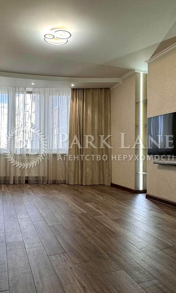 Spacious 3-Room Apartment with High-Quality Renovation and Full Amenities