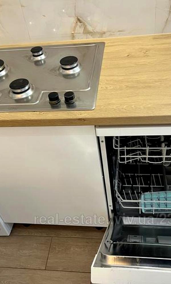 One-Bedroom Apartment with Separate Kitchen, Near City Center