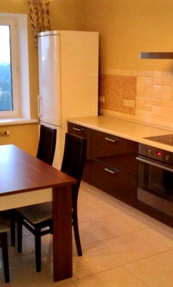 3-Room Apartment on 19th Floor with Modern Renovation