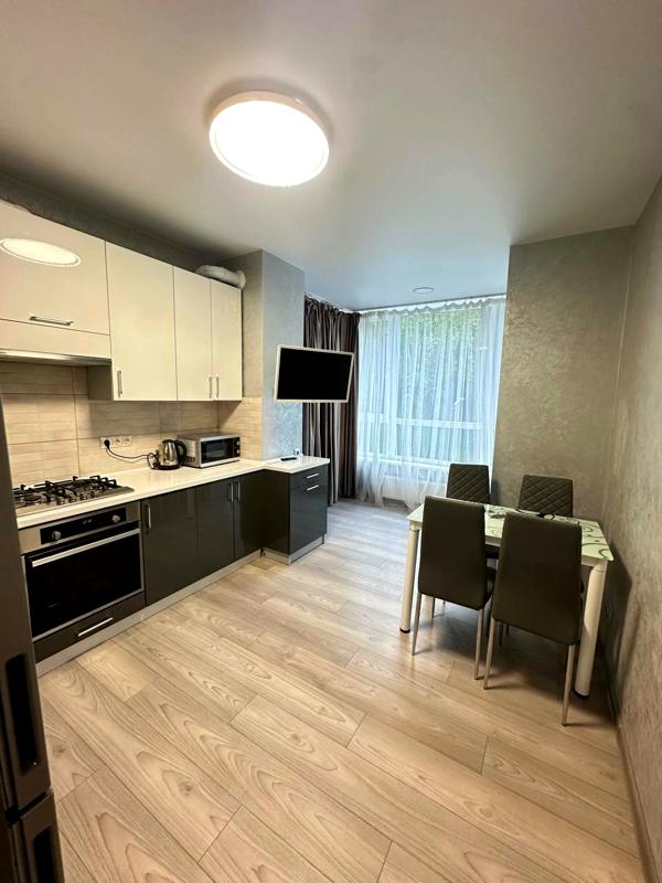 1-Room Apartment in Shevchenkivskyi District with Modern Furnishings