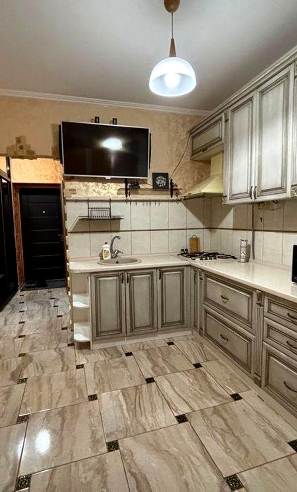 Cozy Furnished One-Bedroom Apartment in Pioneers Quarter Complex