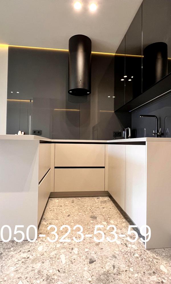 Designer 1-Bedroom Apartment with City View in French Quarter 2 Complex