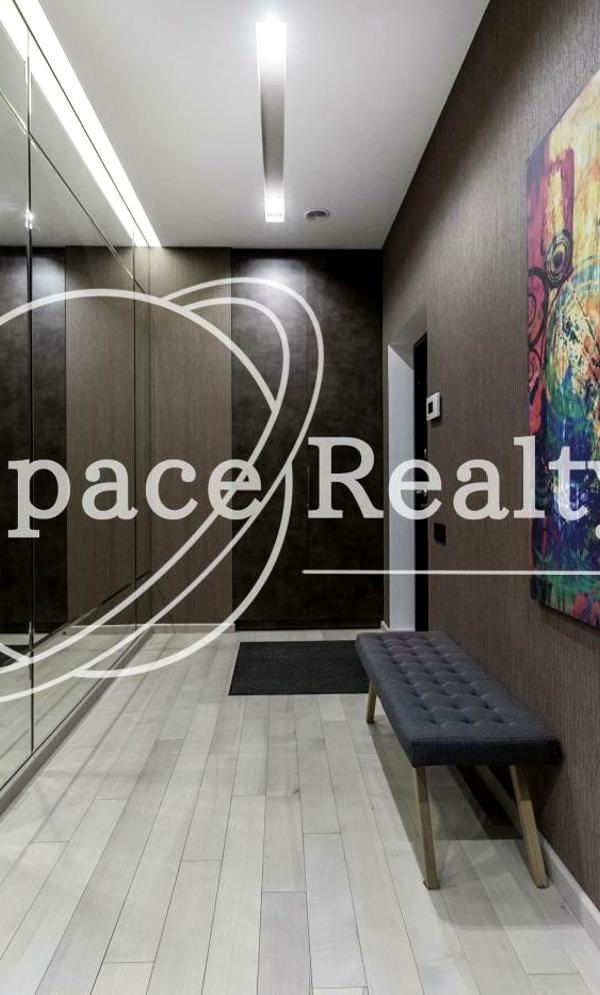 Bright 3-Room Apartment in Novopecherski Lipki Complex, Kyiv